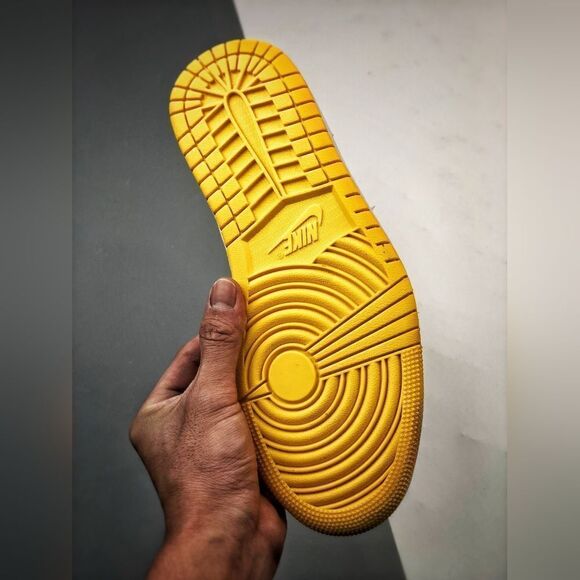 Air Jordan 1 Mid Pollen White Yellow Size 8 &‎ 1/2 in yellow and white NWT - Picture 5 of 12